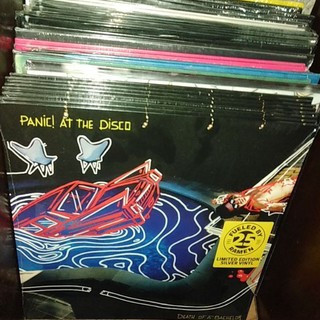 PANIC AT THE DISCO Death Of A Bachelor (FBR 25th Anniversary) Silver Vinyl (1)