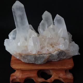 White crystal cluster degaussing purification stone home furnishings and office furnishings