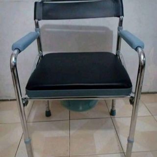 COMMODE CHAIR HEAVY DUTY FOLDABLE