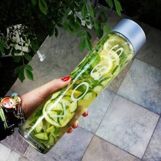 VOSS Artesian sparkling water for DIY Fruit Infusion (6)