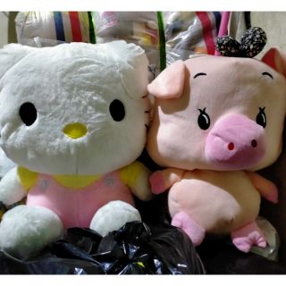 Hello Kitty and Piggy (Live selling check out)