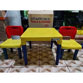 kiddie study table with 2 chairs