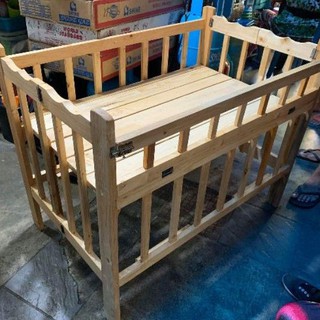 Varnished Wooden Crib Makapal (Adjustable and Dropside - 22X36 inches po)