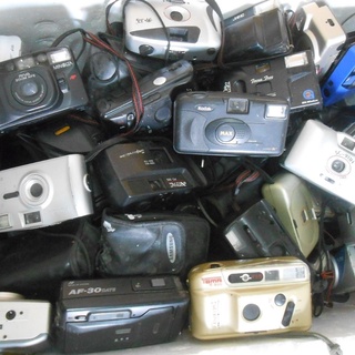 ◊Collection old film cameras from the 80s and 90s, old point-and-shoot cameras, old-fashioned camera