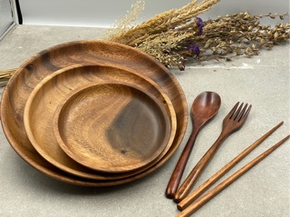 6-Pc Set: 3 Round Wooden Acacia Plates with 3 Utensils (4)