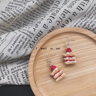 【I want to eat】Creative hand made ins strawberry cake earrings fun Sen retro cartoon ear clip