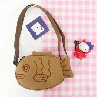 New Japanese creative cute cartoon small fish canvas messenger bag girl embroidery messenger bag (3)