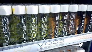 VOSS Artesian sparkling water for DIY Fruit Infusion (3)