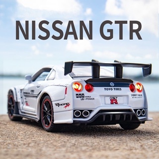 Toy Car Nissan GTR with Spoiler 1:32 Diecast