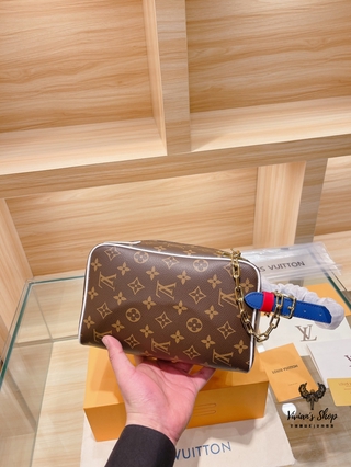 New LV X NBA Cloakroom Dopp Kit Monogram Handbag Women Louis Vuitton Classic Print Chain Bag (5)