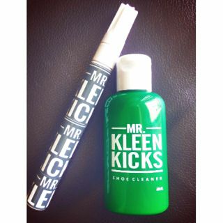 Shoe cleaner and sneaker pen for nmd boost cloud foam package