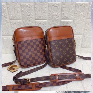 【Available】Lv Louis Vuitton Sling Bag (Unisex) (16x21x4cm)