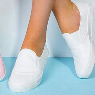 Frontliners Basic White Slip-on Sneakers (1)