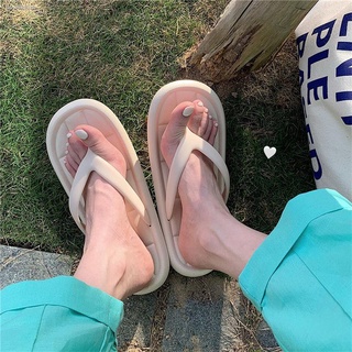 Spot♀﹍feeling stepping on soft thick-soled flip flops female summer ins tide Korean net infrared wea