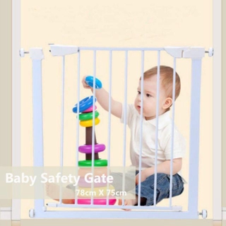 Safety gate easy to install. (1)