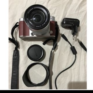 Fujifilm XA3 Mirrorless with 16.50mm kitlens plus Meike 35mm 1.7 lens and yunteng tripod