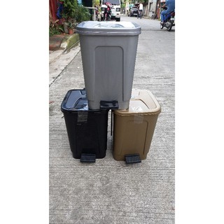 3J trash bin with pedal