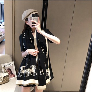 In the spring of 2021, the new girls' accessory scarves, hot-selling H letter carriage double-sided cashmere printed scarves in Europe and the United States, and women's shawls thickened warm scarf.