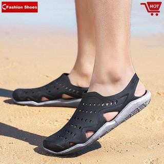 [In stock] All-match summer casual beach shoes, men s breathable hole shoes, overfoot shoes, beach shoes, casual shoes, sandals, breathable men s shoes, hollow shoes, student trendy shoes