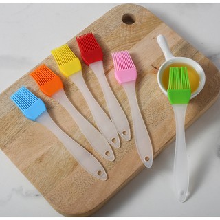 Silicone BBQ Brush Silicone Basting Oil Brush for Kitchen Cooking and Baking Silicon Material