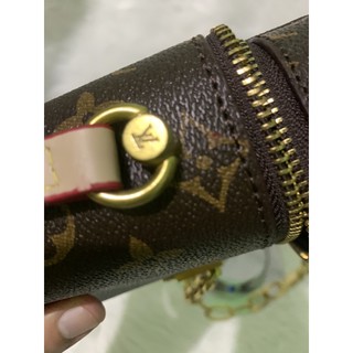 Louis Vuitton Cellphone Bag (6)