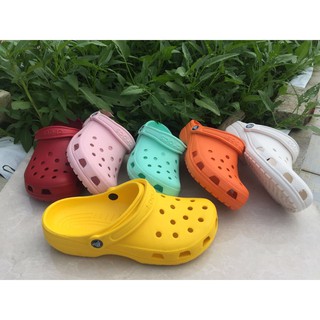 【Free Jibbitz】8 Color CROCS Unisex Classic Sandals 8 Colours Men & Women Beach Sandals Casual Summer Lightweight Hole (2)