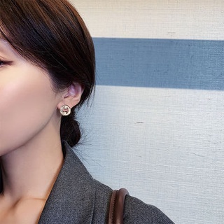 niche design sense double C earrings female Silver net red temperament Korean earrings simple small (1)