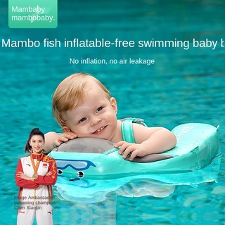 The baby's inflatable-free swimming ring can lie on the swimming pool floating ring.
