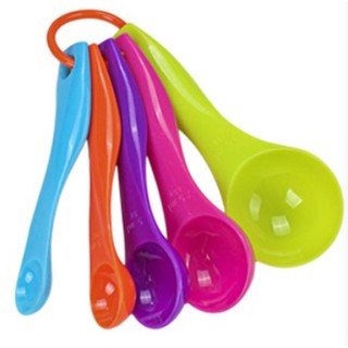 Colored 5-piece measuring spoon with scale