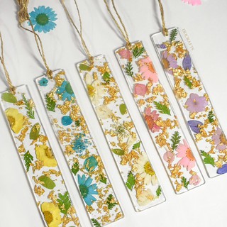 Handmade bookmark made with resin and real dried flowers | ericrafts (2)