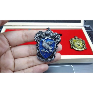 goodHARRY POTTER BROOCH PIN SET IN WOODEN CASE 1Xii