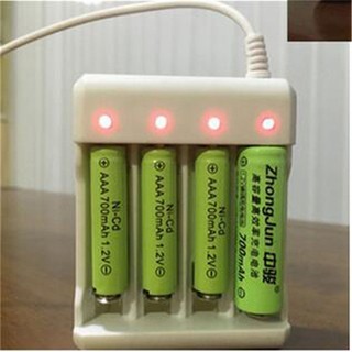 [SNEAKY]USB 4 Slots Fast Charging Battery Charger Short Circuit Protection AAA and AA Rechargeable Battery Station