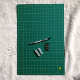 (FREE Arts Knife)A3 Cutting Mat(45cmx30cm) For Protect the Surface Of the Desk .