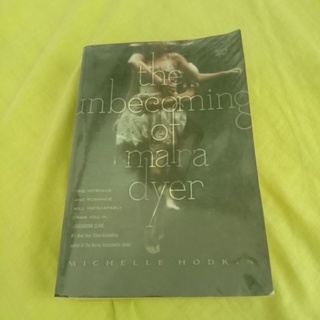preloved/secondhand book the unbecoming of mara dyer michelle hodkin