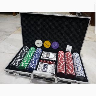 Black Case Poker Chips Set 300 pcs Clay Type