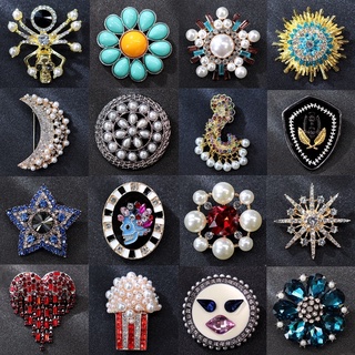 New Arrival Crystal Vintgae Pattern Brooches For Women Pendant Black Gems Retro Brooch Luxury Coat Accessories Gift