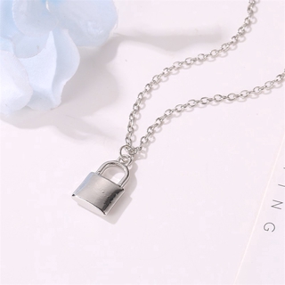 Simple and Fashionable Metal Lock Necklace Personality Women Clavicle Chain Wholesale (7)