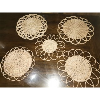 Bagon Placemats with Scallops