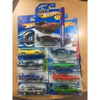 Hot wheels playmount ang Dodge charger assorted car
