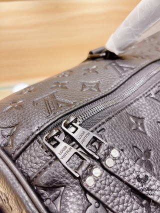 Louis Vuitton Travel Shoulder Bag Handbag Women Classic Lv Print Unisex (8)