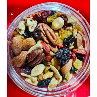 Ultimate Trail Mix (ready to eat, healthy snacks, easy to bring everywhere)