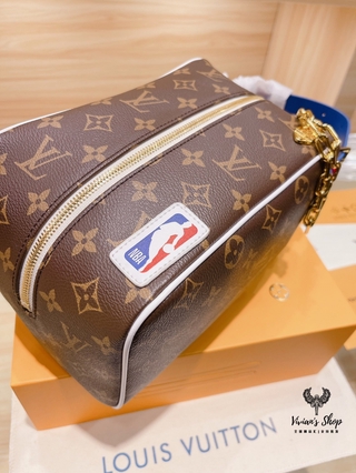New LV X NBA Cloakroom Dopp Kit Monogram Handbag Women Louis Vuitton Classic Print Chain Bag (7)