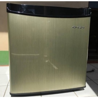 EZY ES-66F 1.7 cu. ft. Small Personal Refrigerator with Freezer