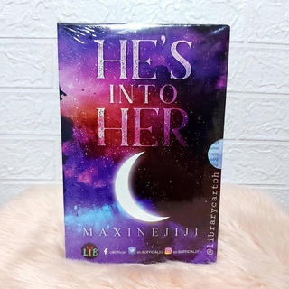 【Ready Stock】✘HE'S INTO HER by MAXINEJIJI