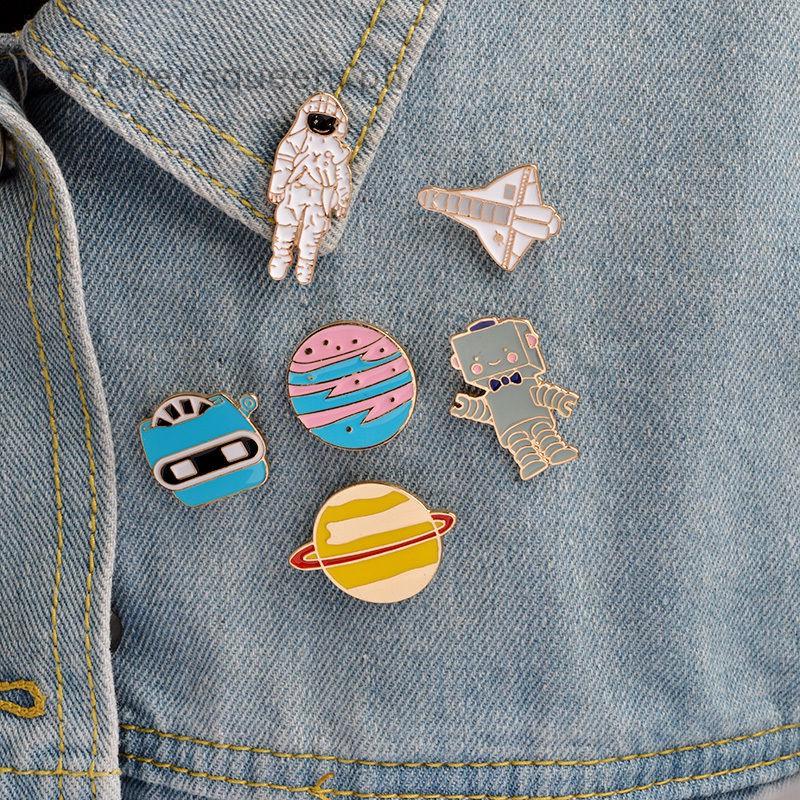 Cute Enamel Pin Warfare astronaut brooch lapel pin Astronomy