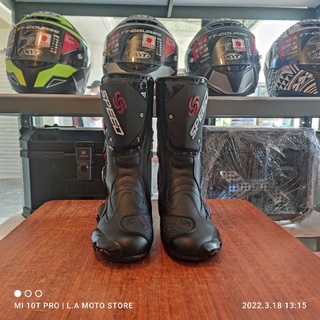 Speed boots for motorcycle riding
